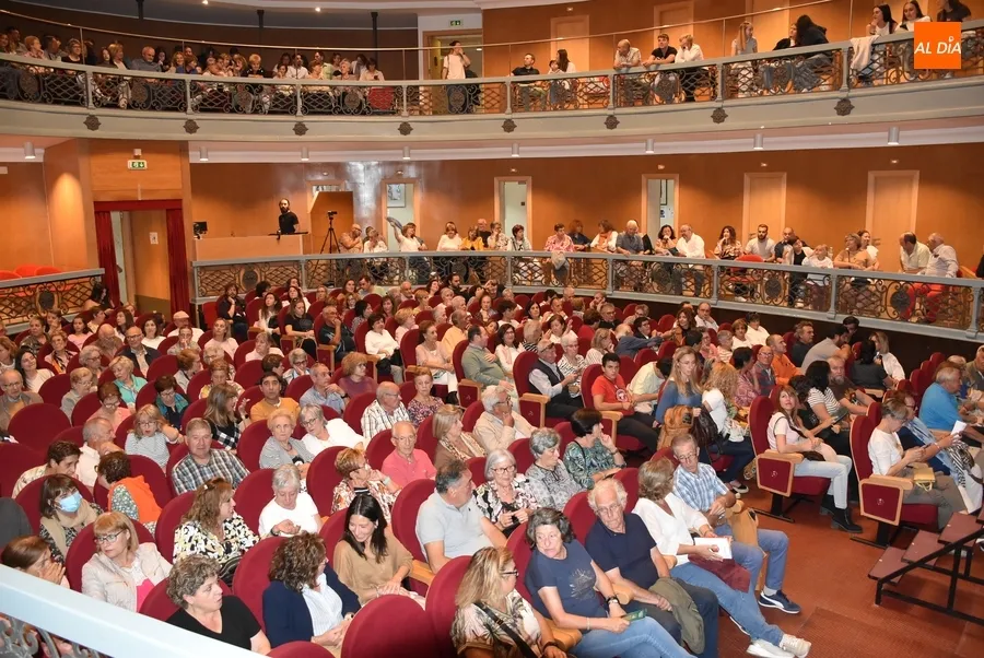 Foto 2 - El Teatro Nuevo roza el lleno gracias al Taller de Teatro Intergeneracional