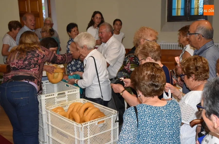 Foto 7 - A la venta un millar de roscas para saborear la festividad de la Virgen del Rosario
