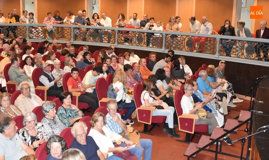 Foto 3 - El Teatro Nuevo roza el lleno gracias al Taller de Teatro Intergeneracional