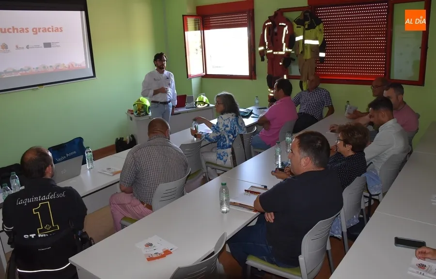 Foto 3 - &Iacute;nfima asistencia a la charla sobre autoprotecci&oacute;n en un lugar donde ha mermado la protecci&oacute;n