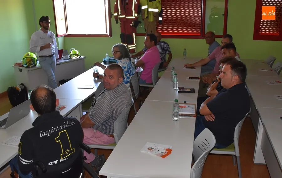 Foto 6 - &Iacute;nfima asistencia a la charla sobre autoprotecci&oacute;n en un lugar donde ha mermado la protecci&oacute;n