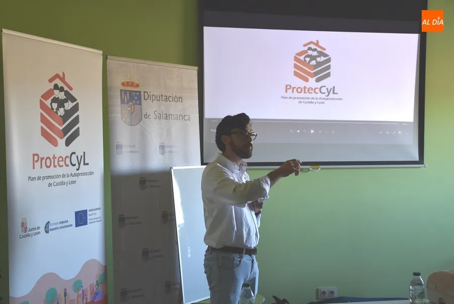 Foto 7 - &Iacute;nfima asistencia a la charla sobre autoprotecci&oacute;n en un lugar donde ha mermado la protecci&oacute;n