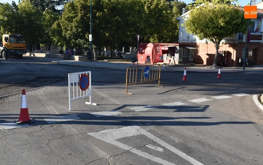 Foto 5 - El fresado se extiende a la Glorieta del &Aacute;rbol Gordo y seguir&aacute; este mi&eacute;rcoles en la Avenida de B&eacute;jar