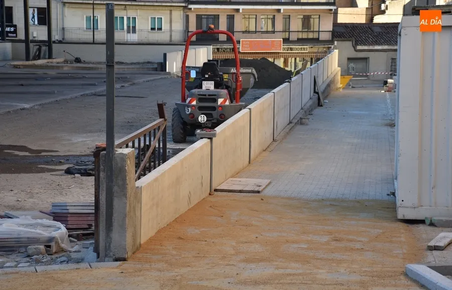 Foto 4 - El nombre de S&aacute;nchez-Ter&aacute;n luce ya en la nueva entrada principal a la Estaci&oacute;n de Autobuses