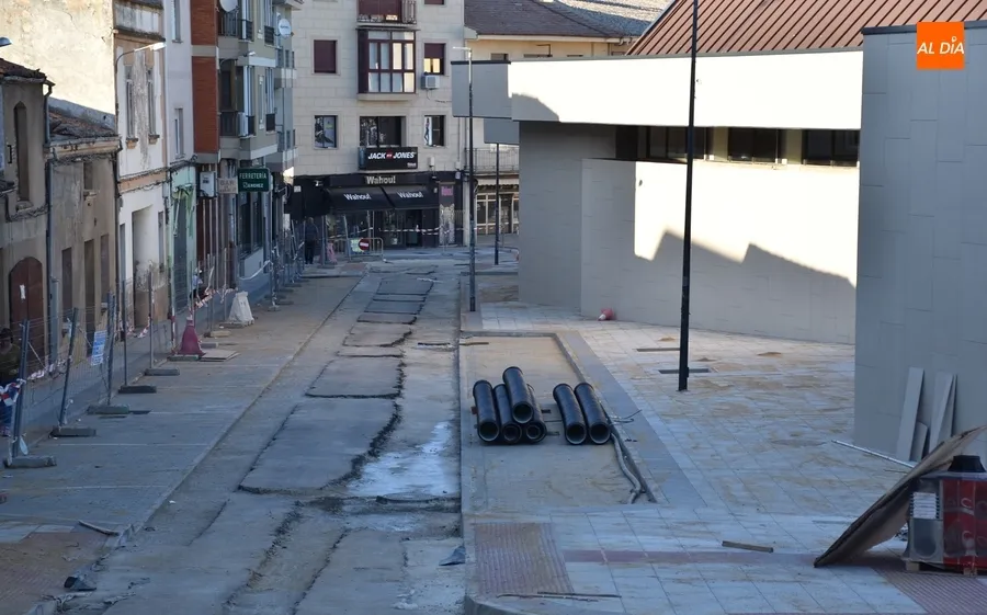 Foto 10 - El nombre de S&aacute;nchez-Ter&aacute;n luce ya en la nueva entrada principal a la Estaci&oacute;n de Autobuses