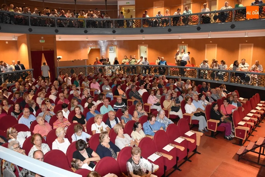 Foto 4 - La Guardia Real cierra su estancia en Mir&oacute;briga con un concurrido concierto en el Teatro