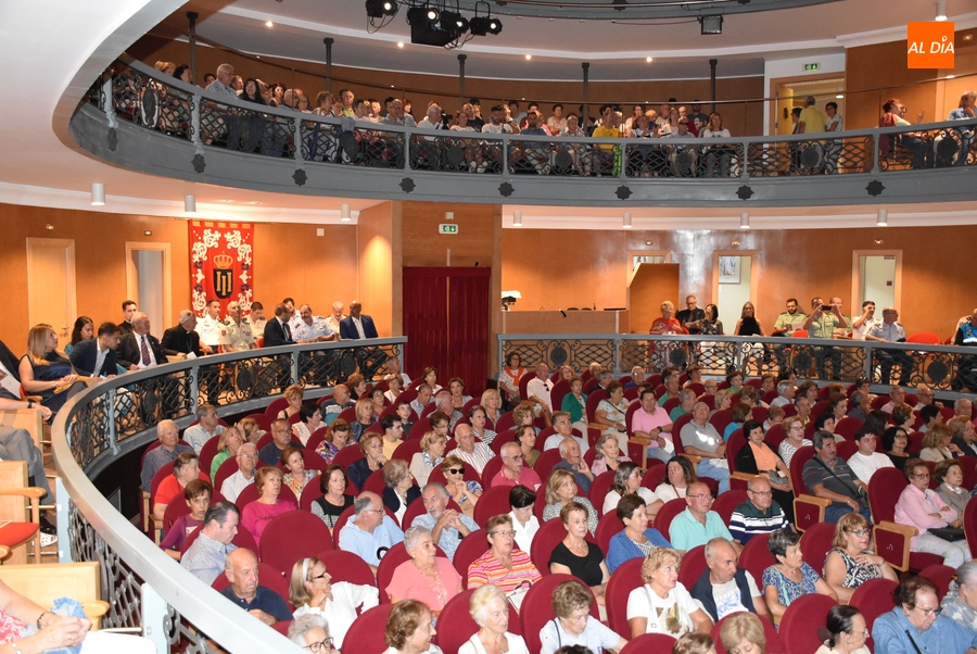 Foto 5 - La Guardia Real cierra su estancia en Miróbriga con un concurrido concierto en el Teatro