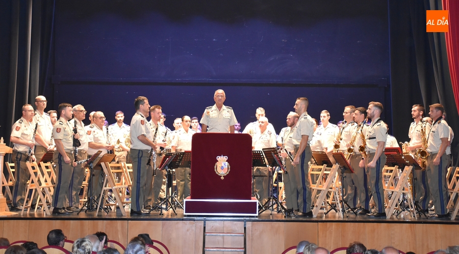 Foto 6 - La Guardia Real cierra su estancia en Miróbriga con un concurrido concierto en el Teatro