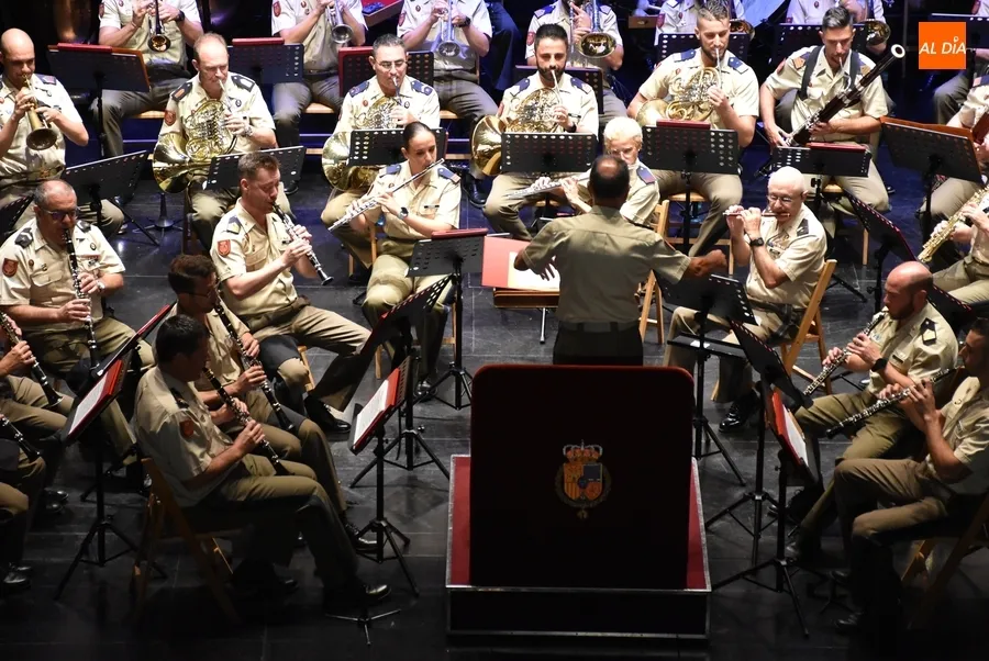 Foto 10 - La Guardia Real cierra su estancia en Mir&oacute;briga con un concurrido concierto en el Teatro