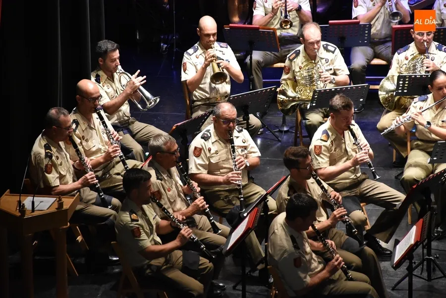 Foto 11 - La Guardia Real cierra su estancia en Mir&oacute;briga con un concurrido concierto en el Teatro