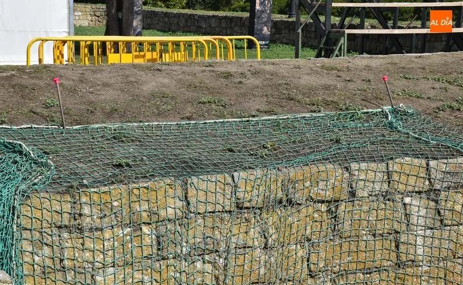 Foto 5 - En marcha el despliegue de obst&aacute;culos por Ciudad Rodrigo para la Farinato Race