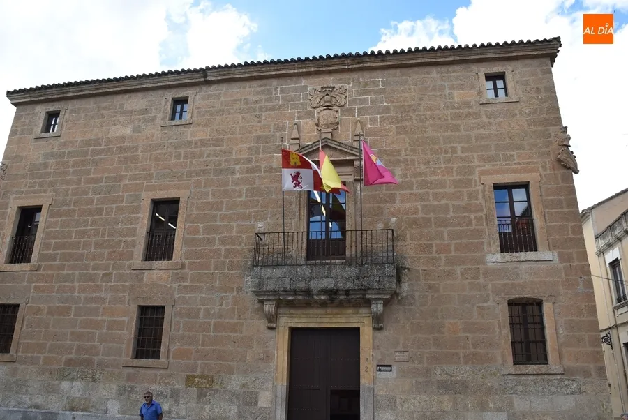 Foto 4 - El &lsquo;invierno&rsquo; llega a la Casa de la Cultura, cuyo entorno recupera el gran libro