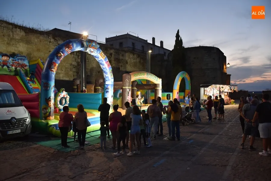 Foto 5 - El cielo respeta el arranque de la Feria del Caballo con los alumnos de la Escuela de Tauromaquia