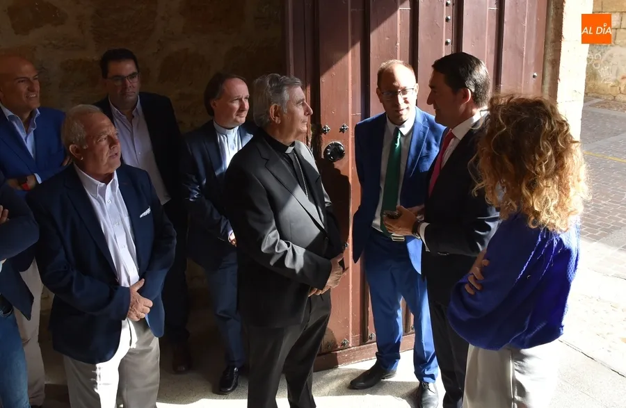 Foto 2 - Firmado en Ciudad Rodrigo un convenio para que la Di&oacute;cesis de Salamanca se una a Rehabitare