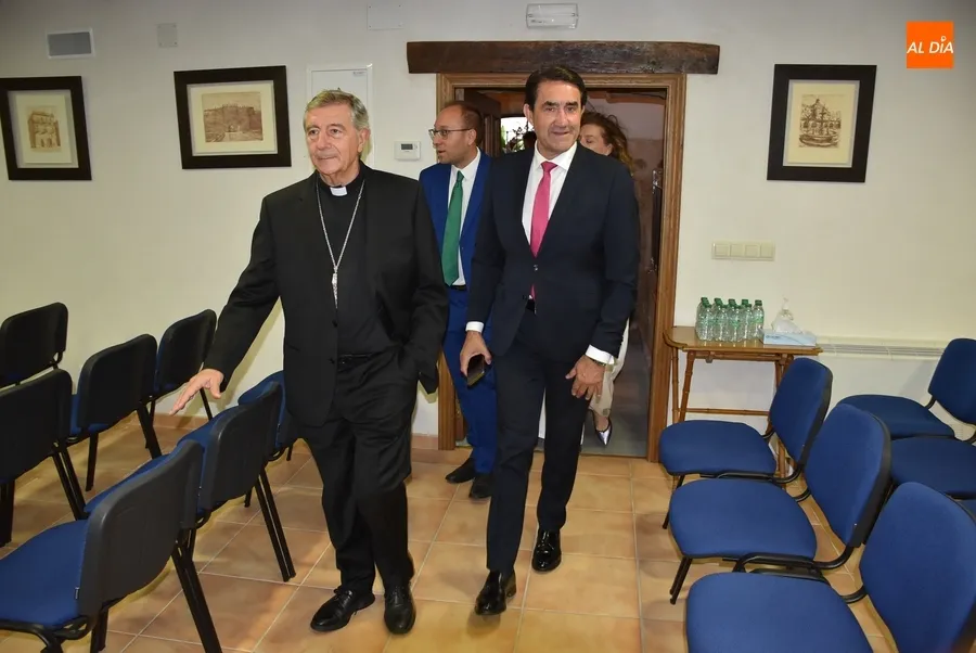 Foto 4 - Firmado en Ciudad Rodrigo un convenio para que la Di&oacute;cesis de Salamanca se una a Rehabitare