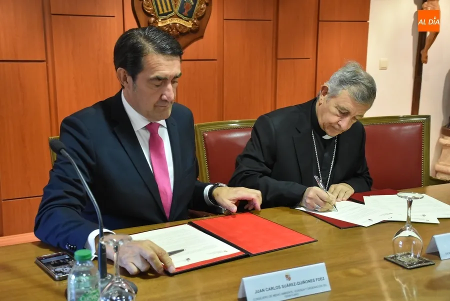Foto 6 - Firmado en Ciudad Rodrigo un convenio para que la Di&oacute;cesis de Salamanca se una a Rehabitare