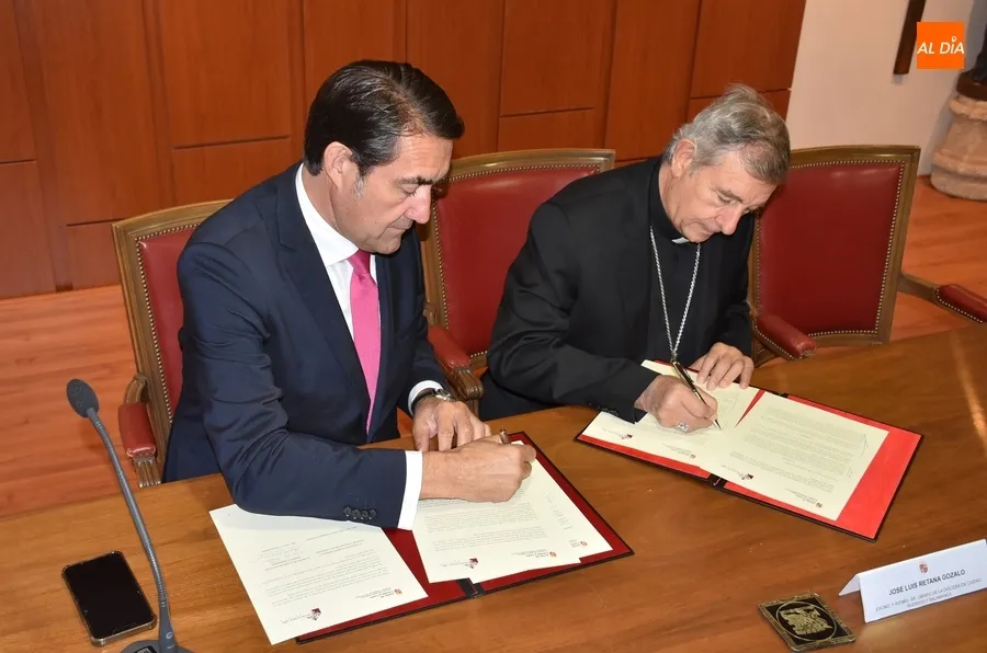 Foto 7 - Firmado en Ciudad Rodrigo un convenio para que la Di&oacute;cesis de Salamanca se una a Rehabitare