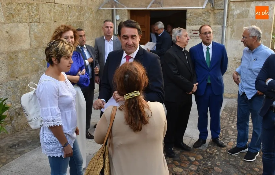 Foto 3 - Su&aacute;rez-Qui&ntilde;ones recibe las reivindicaciones en torno a los Bomberos del movimiento '12 de junio'