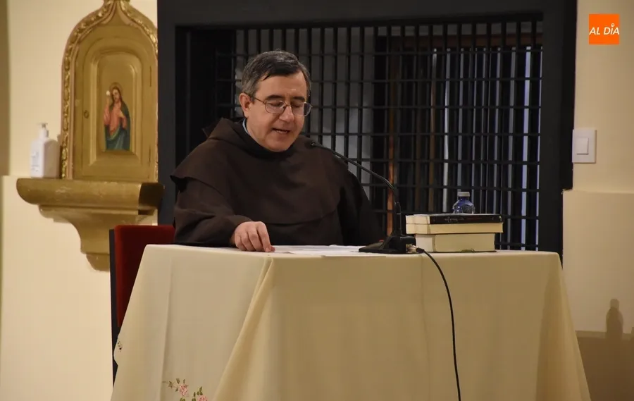 Foto 2 - El Padre Antonio Ben&eacute;itez repasa la figura de Santa Teresa de Jes&uacute;s como Santa y Doctora