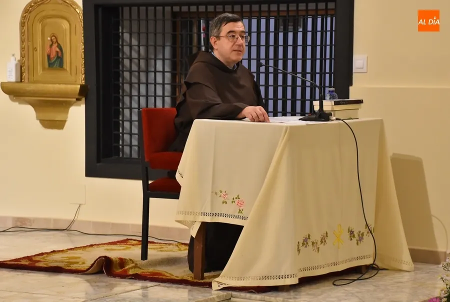 Foto 3 - El Padre Antonio Ben&eacute;itez repasa la figura de Santa Teresa de Jes&uacute;s como Santa y Doctora