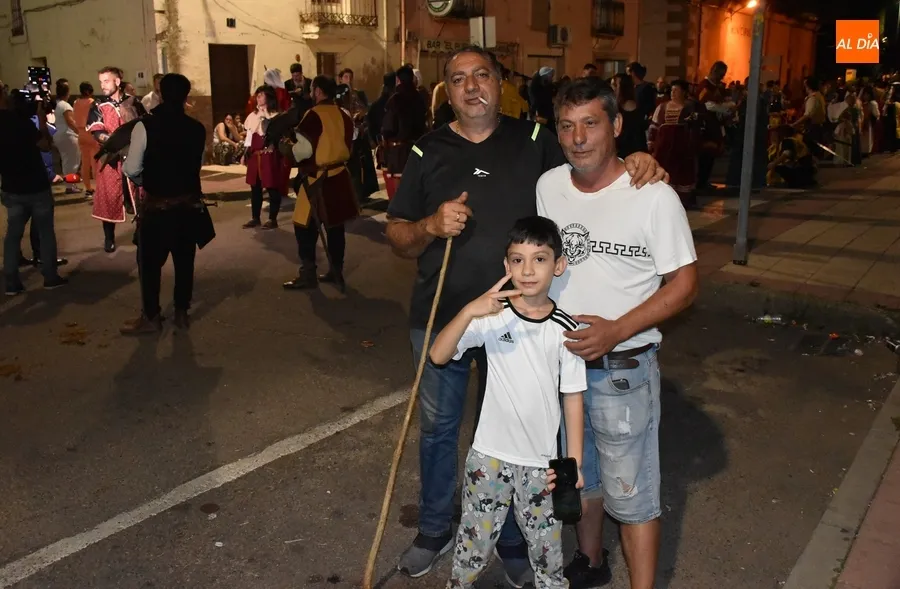 Foto 6 - Ciudad Rodrigo aclama a los Reyes en una multitudinaria apertura bajo la luna llena