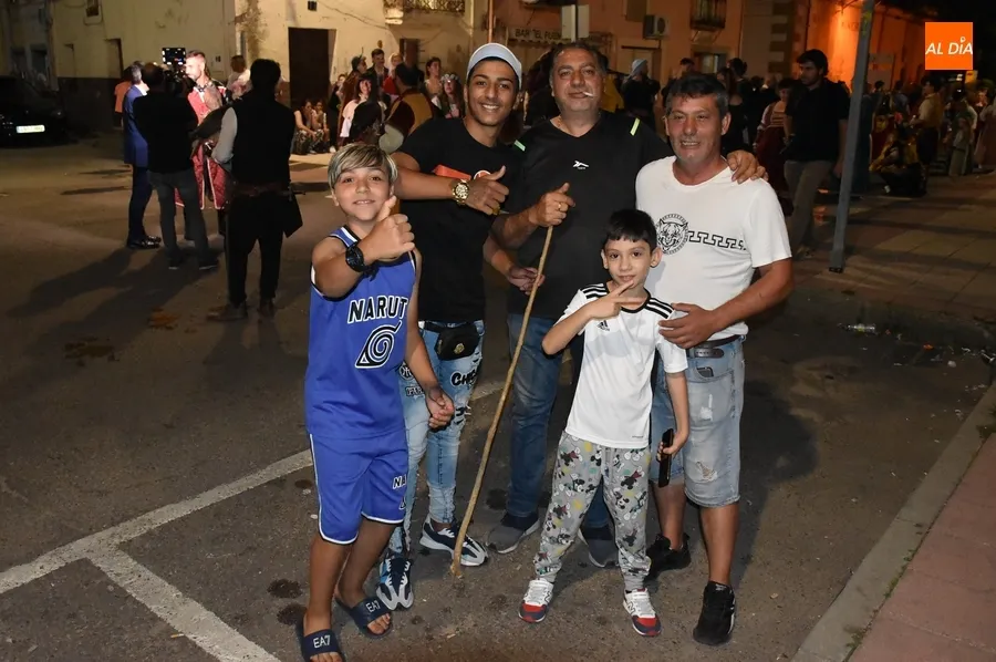 Foto 7 - Ciudad Rodrigo aclama a los Reyes en una multitudinaria apertura bajo la luna llena