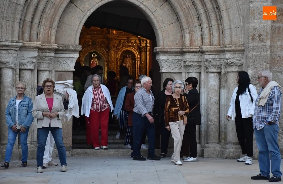 Foto 9 - Regresa a las calles cuatro a&ntilde;os despu&eacute;s el Rosario de la Aurora de la Virgen de la Pe&ntilde;a