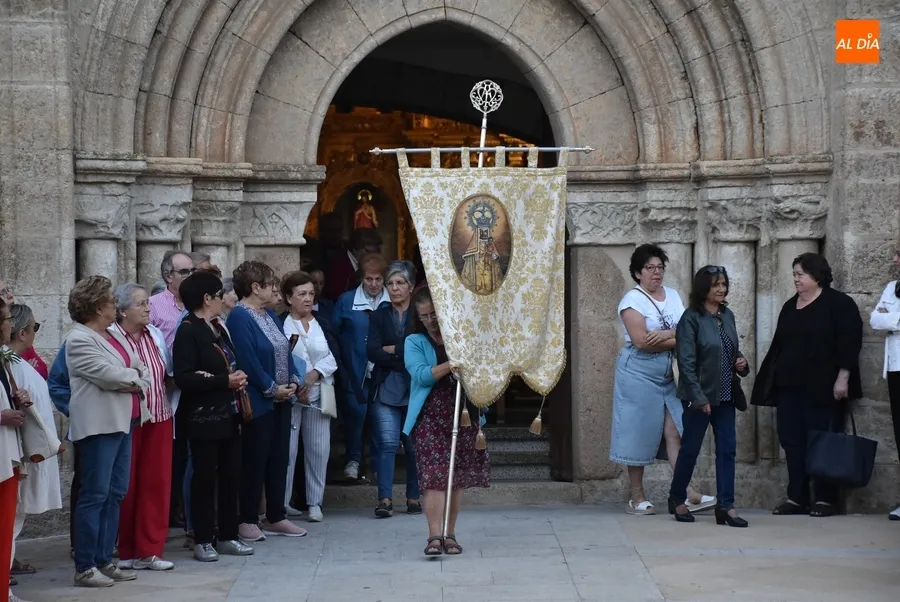 Foto 10 - Regresa a las calles cuatro a&ntilde;os despu&eacute;s el Rosario de la Aurora de la Virgen de la Pe&ntilde;a