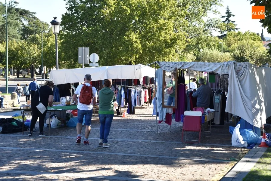 Foto 2 - AFAD instala una mesa solidaria en el entorno del mercadillo