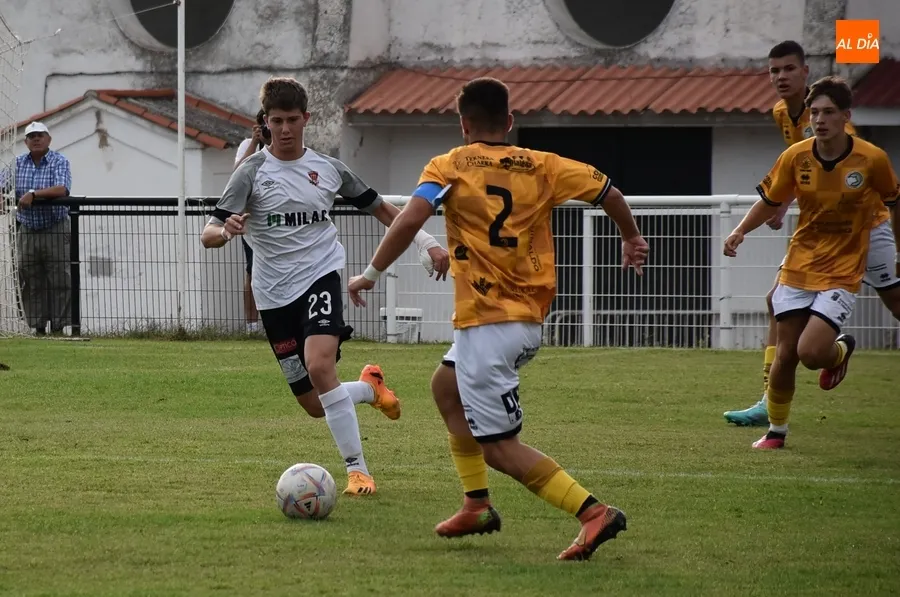 Foto 3 - El Ciudad Rodrigo salda con victoria su &uacute;ltimo test de pretemporada ante el Juvenil de Unionistas