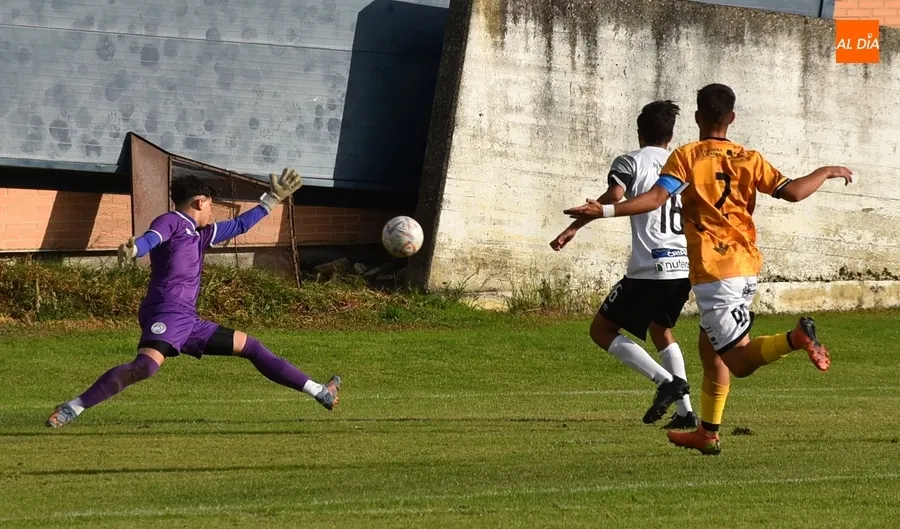 Foto 5 - El Ciudad Rodrigo salda con victoria su &uacute;ltimo test de pretemporada ante el Juvenil de Unionistas