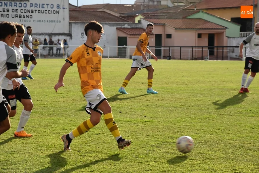 Foto 6 - El Ciudad Rodrigo salda con victoria su &uacute;ltimo test de pretemporada ante el Juvenil de Unionistas