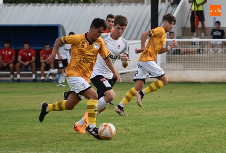 Foto 10 - El Ciudad Rodrigo salda con victoria su &uacute;ltimo test de pretemporada ante el Juvenil de Unionistas