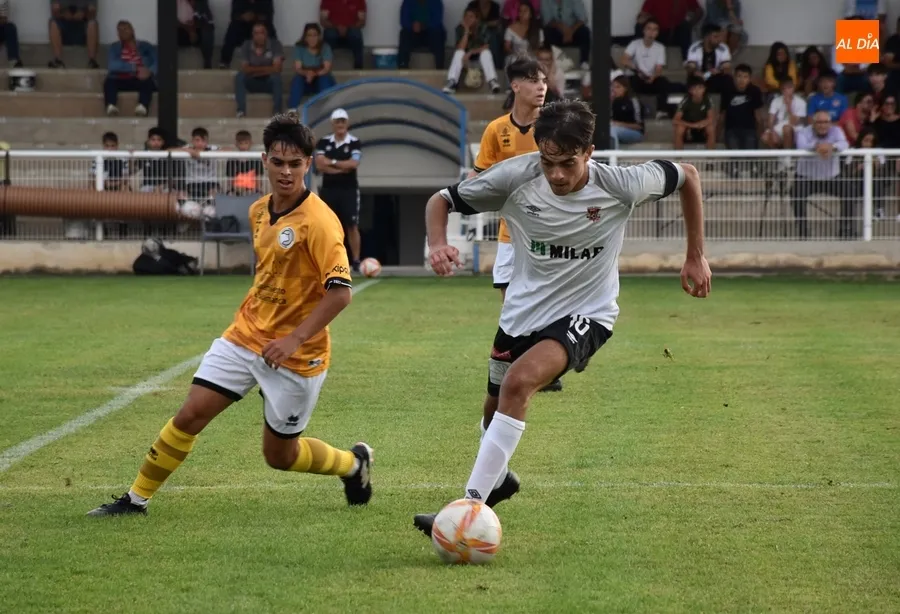 Foto 11 - El Ciudad Rodrigo salda con victoria su &uacute;ltimo test de pretemporada ante el Juvenil de Unionistas