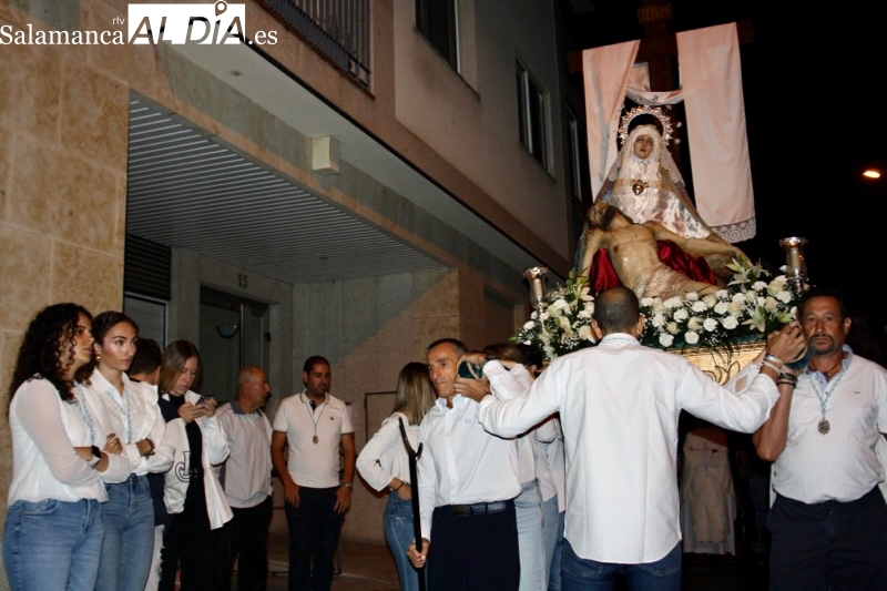 Nuestra Señora de la Piedad volvía a procesionar este viernes en su fiesta anual
