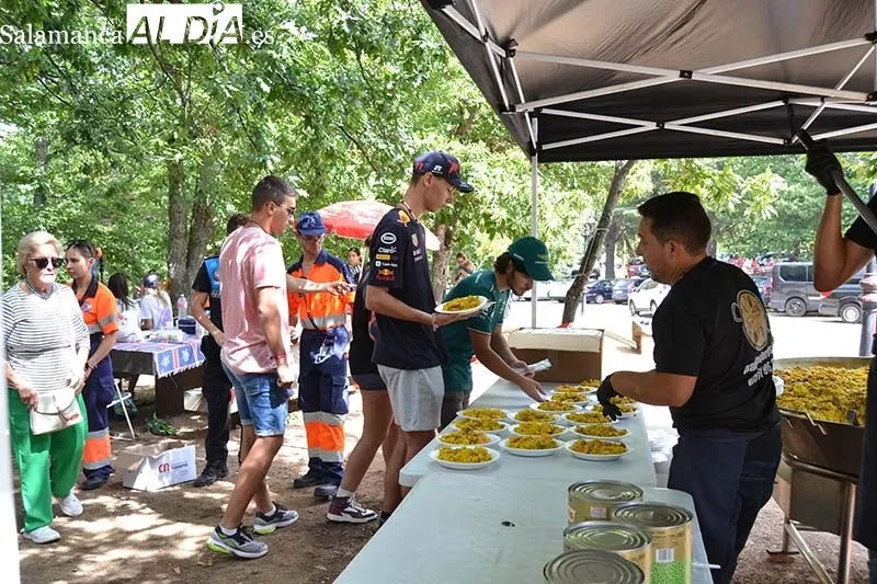 Foto 6 - Rotundo &eacute;xito de la paella solidaria en B&eacute;jar