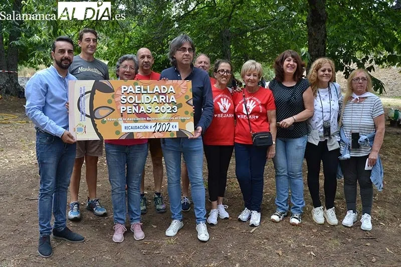 Foto 11 - Rotundo &eacute;xito de la paella solidaria en B&eacute;jar