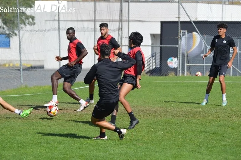 Foto 13 - El Salamanca UDS dice que "s&iacute; hay licencia para partidos"; Mati, Amaro y Poveda no completan un intenso entrenamiento