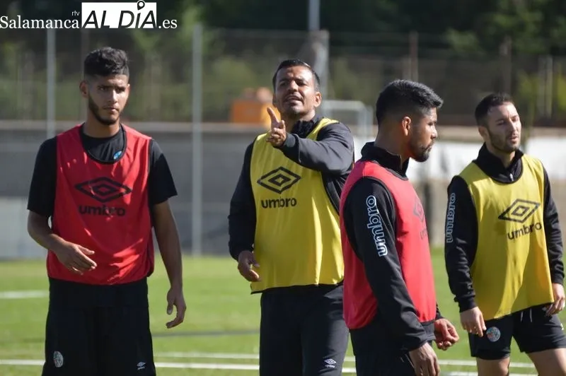 Foto 10 - El Salamanca UDS dice que "s&iacute; hay licencia para partidos"; Mati, Amaro y Poveda no completan un intenso entrenamiento