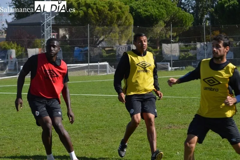 Foto 9 - El Salamanca UDS dice que "s&iacute; hay licencia para partidos"; Mati, Amaro y Poveda no completan un intenso entrenamiento