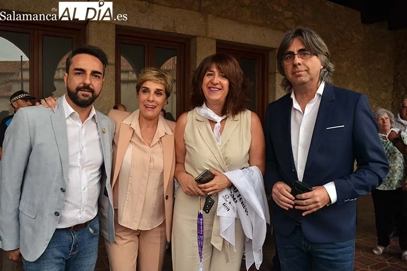 Foto 3 - Explosi&oacute;n de j&uacute;bilo en el colorido arranque de las fiestas en B&eacute;jar