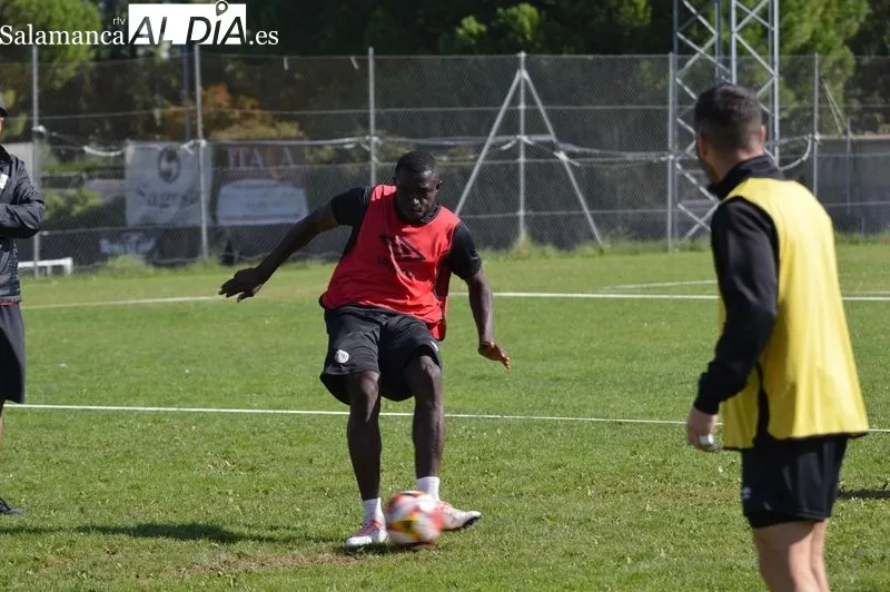 Foto 6 - El Salamanca UDS dice que "s&iacute; hay licencia para partidos"; Mati, Amaro y Poveda no completan un intenso entrenamiento