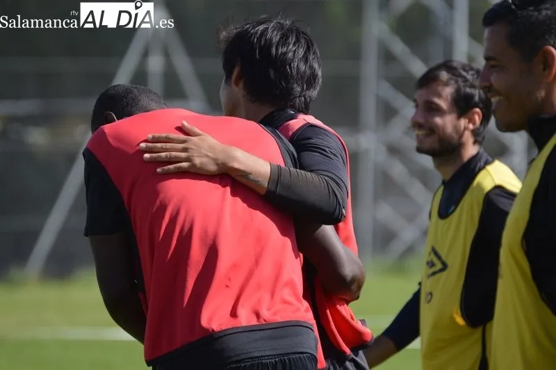 Foto 4 - El Salamanca UDS dice que "s&iacute; hay licencia para partidos"; Mati, Amaro y Poveda no completan un intenso entrenamiento