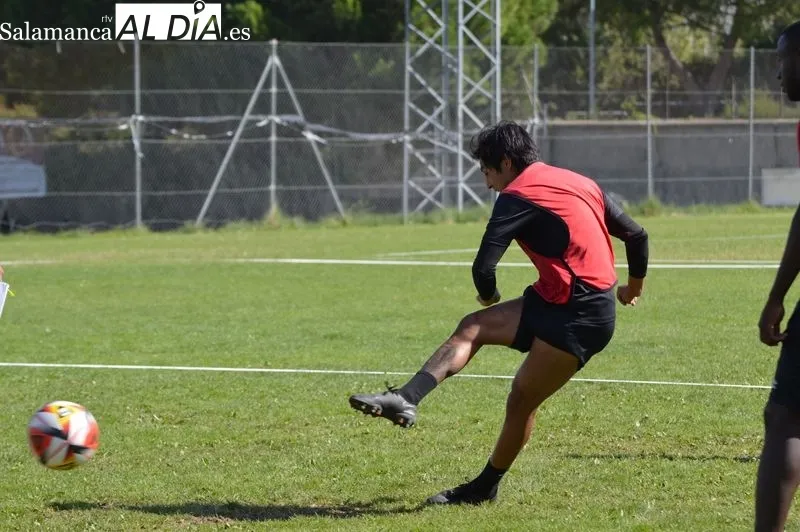 Foto 3 - El Salamanca UDS dice que "s&iacute; hay licencia para partidos"; Mati, Amaro y Poveda no completan un intenso entrenamiento