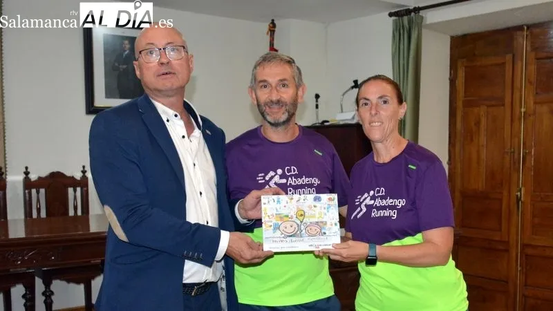 Foto 3 - Pyfano recibe 2.659 euros recaudados en el ToroMarat&oacute;n de Lumbrales
