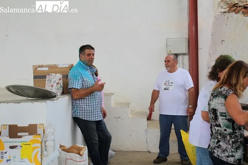 Los vecinos de Fuenteliante disfrutan este domingo de los últimos actos de las fiestas en honor a la Virgen del Rosario / SILVESTRE