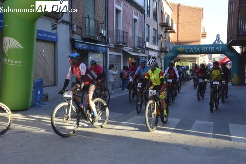 La Plaza de España acogía la IX Quedada BTT Ciudad de Peñaranda
