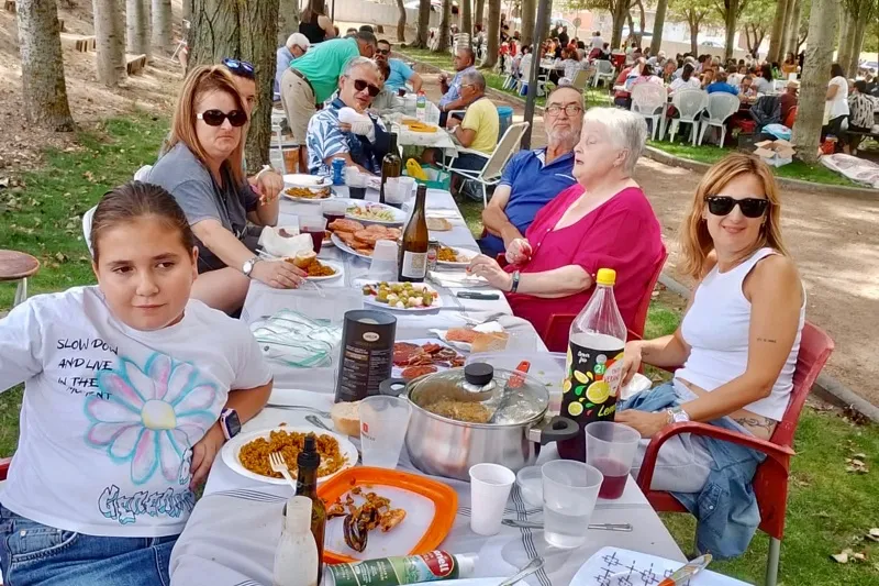 Villoria celebraba una multitudinaria paellada