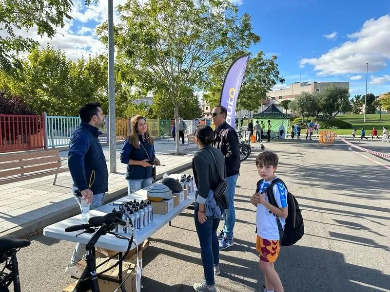 Foto 11 - Peque&ntilde;os y mayores de Carbajosa disfrutan con la Semana de la Movilidad