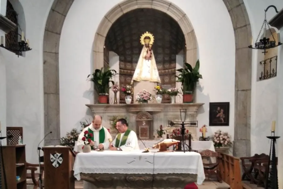 Foto 8 - San Andr&eacute;s peregrina pese al mal tiempo hasta el Santuario de la Pe&ntilde;a de Francia